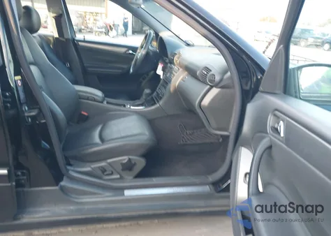 2004 Mercedes-Benz C 230 Kompressor Sport/Sport z USA, uszkodzony, nr VIN WDBRF40J34F552972